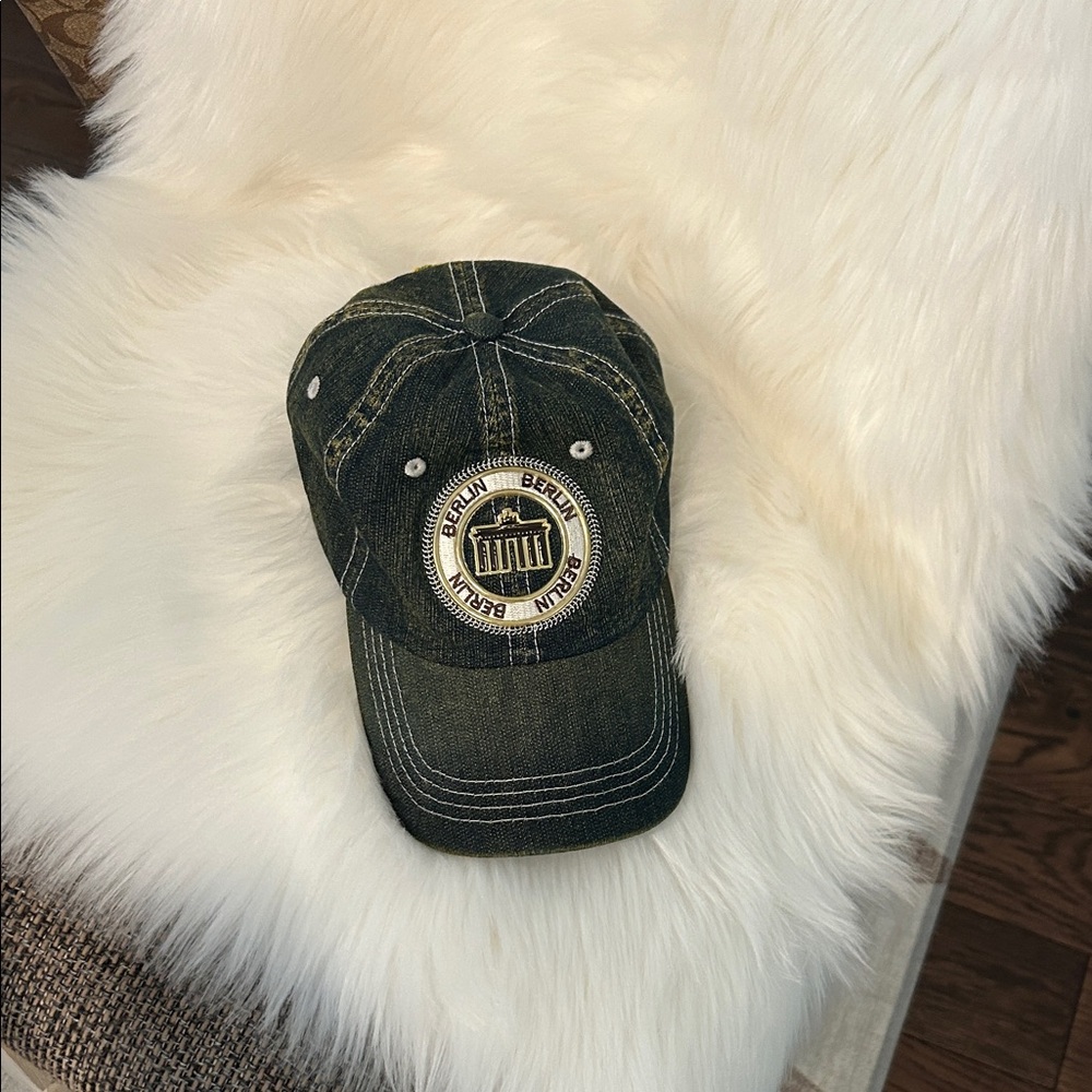 Robin Ruth Black Berlin Cap